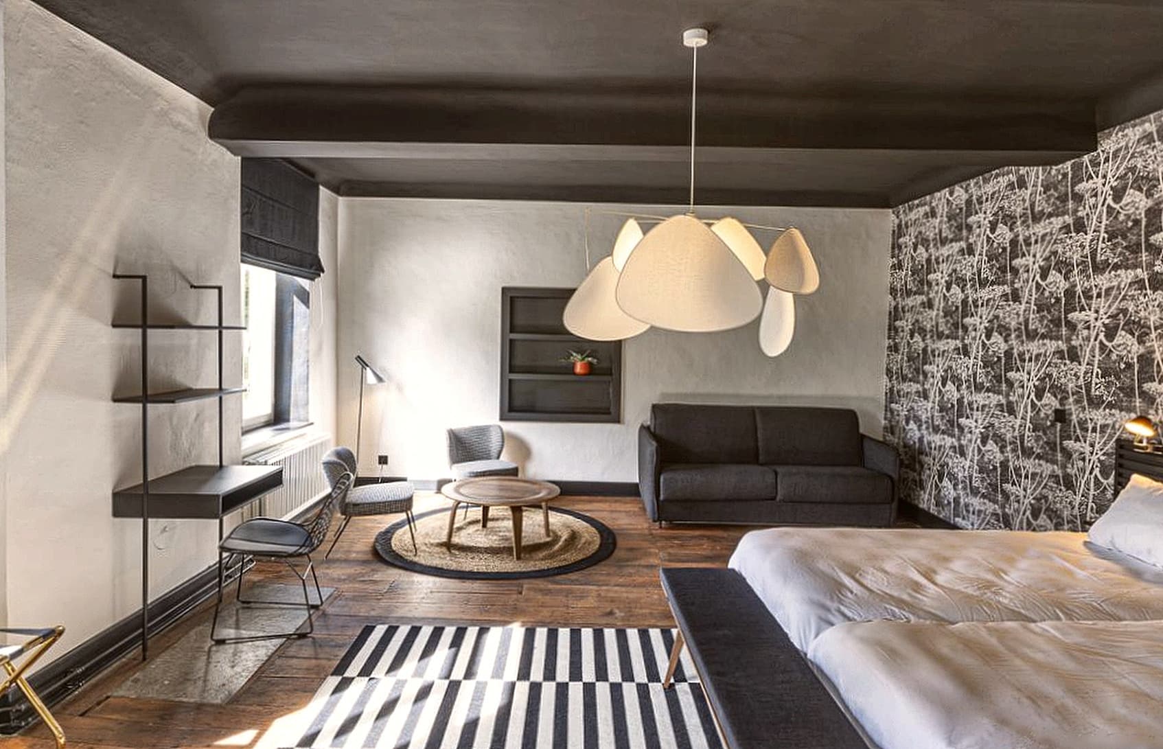 Chambre 1 — Suite familiale, lit double + divan-lit
