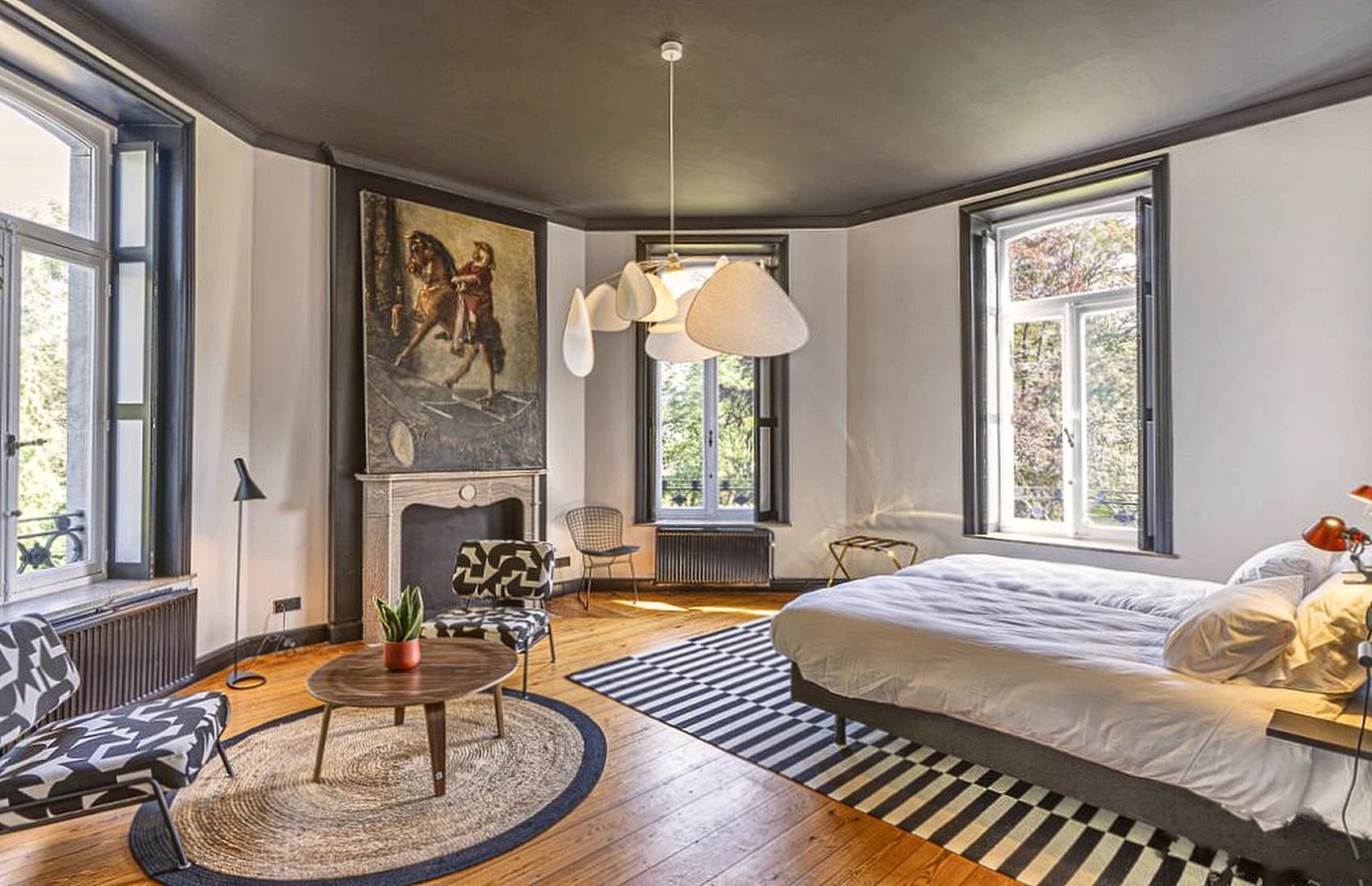 Chambre 4 — Grande chambre avec vue sur le parc